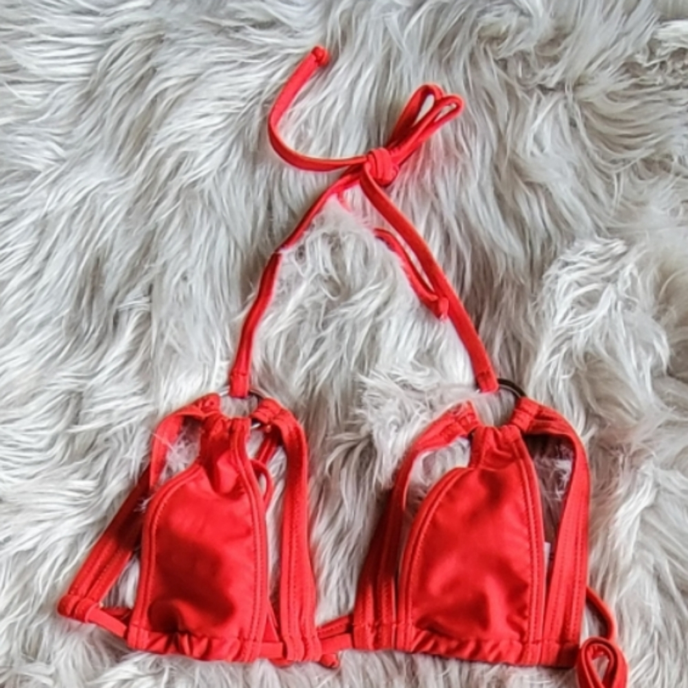 Red Bikini - Picture 3 of 6